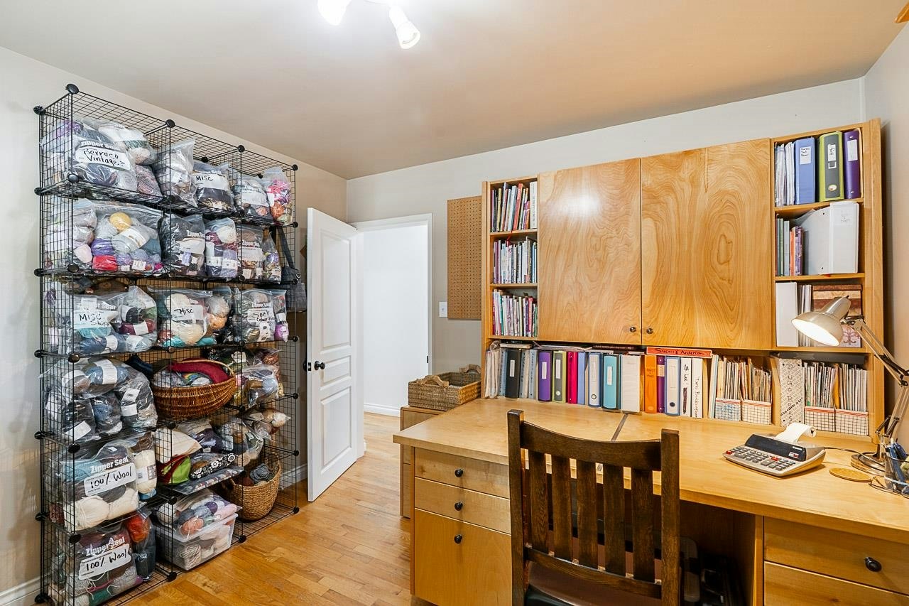 1033 Cypress Street, Surrey, BC, V4B 4H1 - 16