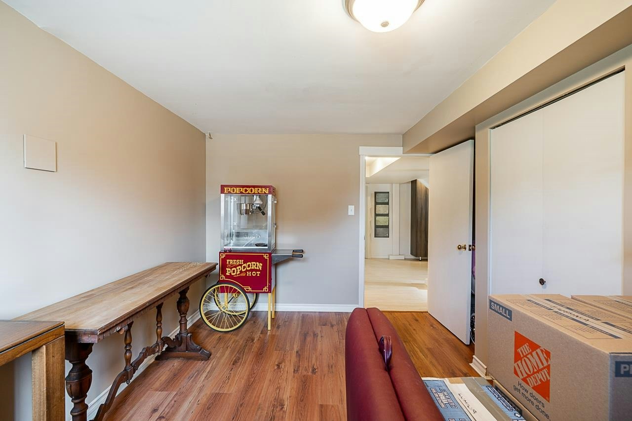1033 Cypress Street, Surrey, BC, V4B 4H1 - 22