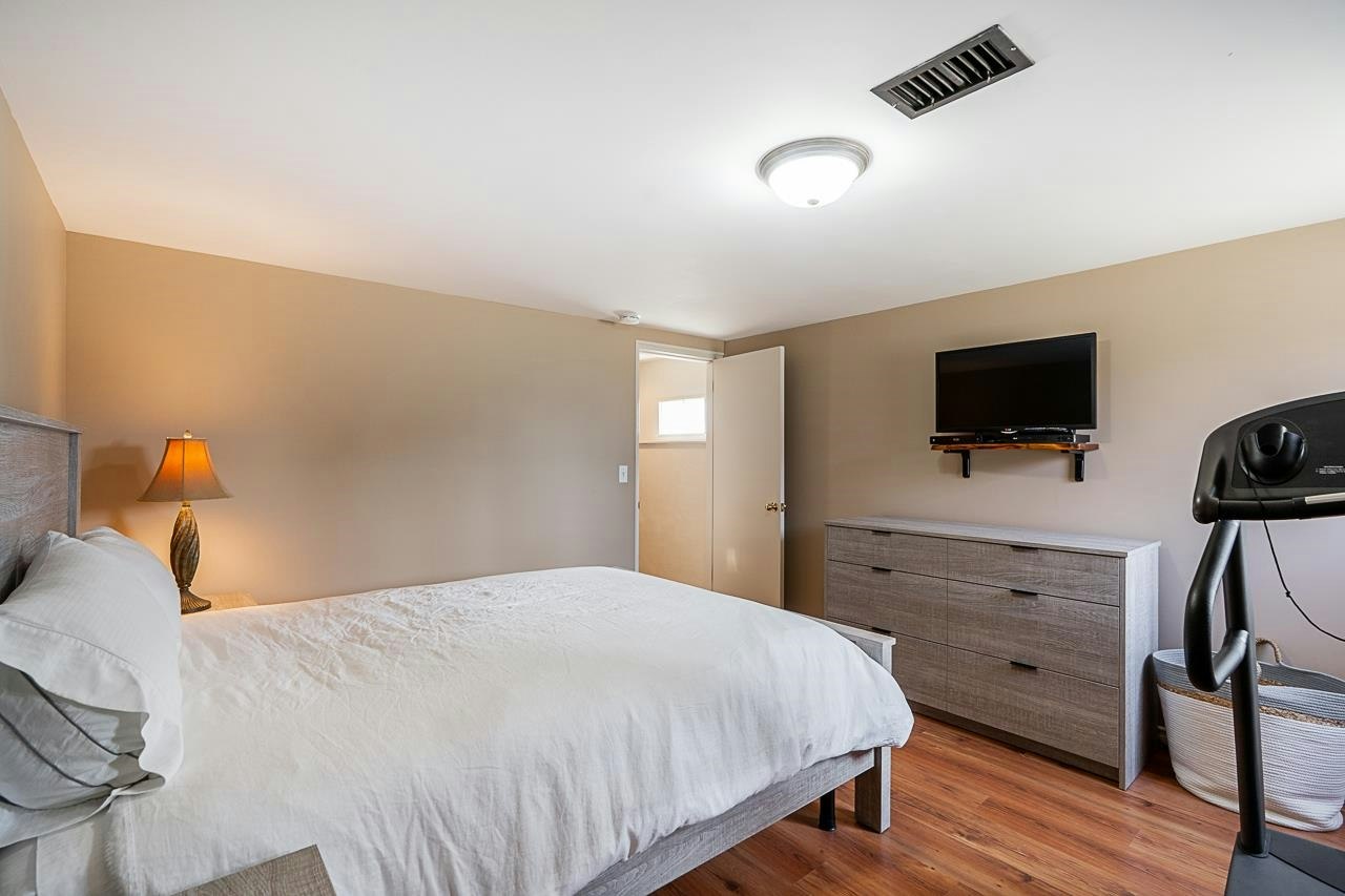 1033 Cypress Street, Surrey, BC, V4B 4H1 - 21
