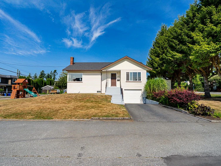 1033 Cypress Street, Surrey, BC, V4B 4H1 - 3
