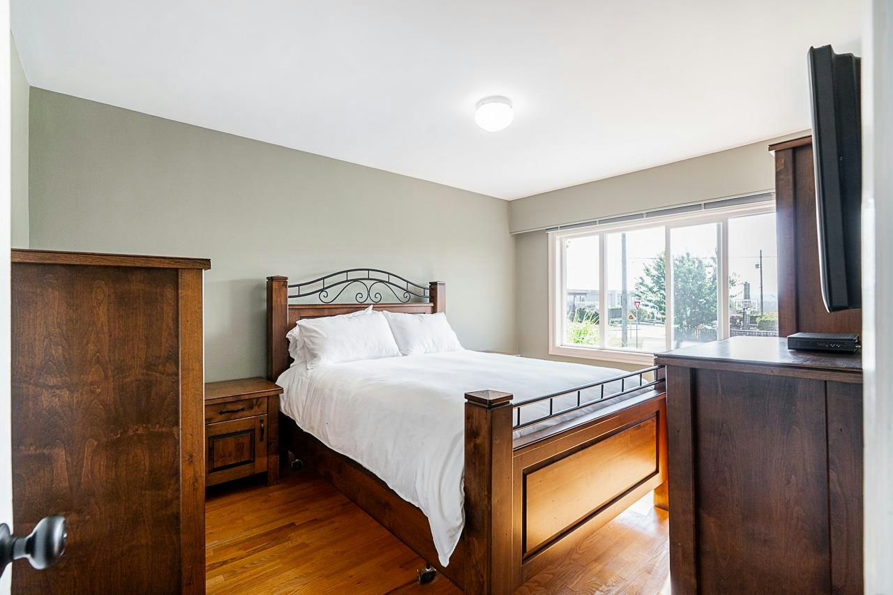 1033 Cypress Street, Surrey, BC, V4B 4H1 - 13