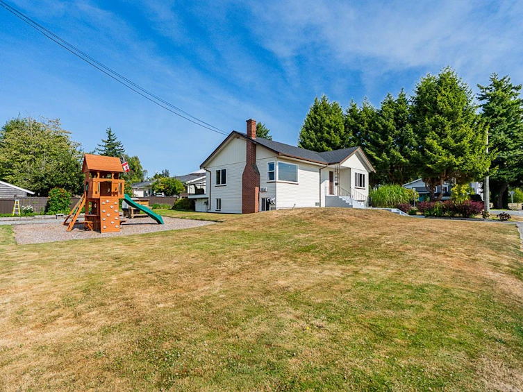 1033 Cypress Street, Surrey, BC, V4B 4H1 - 2