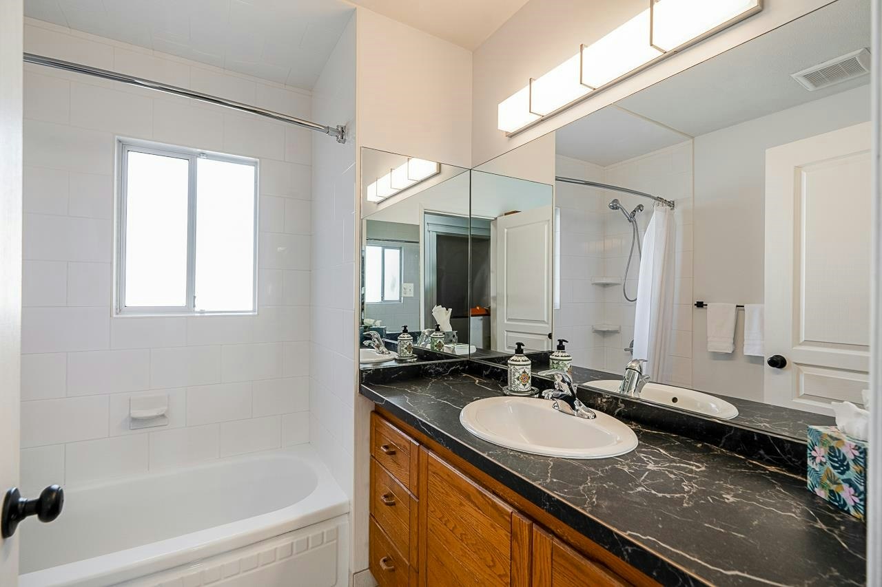 1033 Cypress Street, Surrey, BC, V4B 4H1 - 17