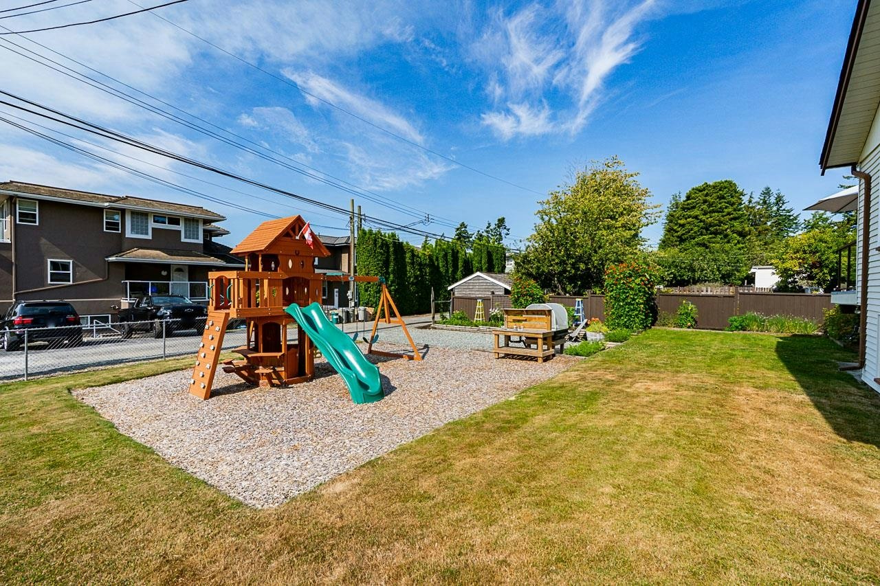 1033 Cypress Street, Surrey, BC, V4B 4H1 - 30