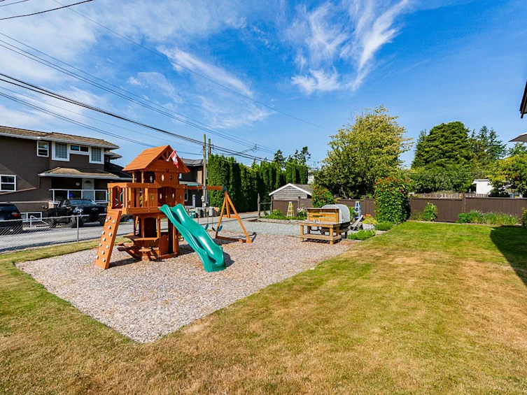 1033 Cypress Street, Surrey, BC, V4B 4H1 - 30