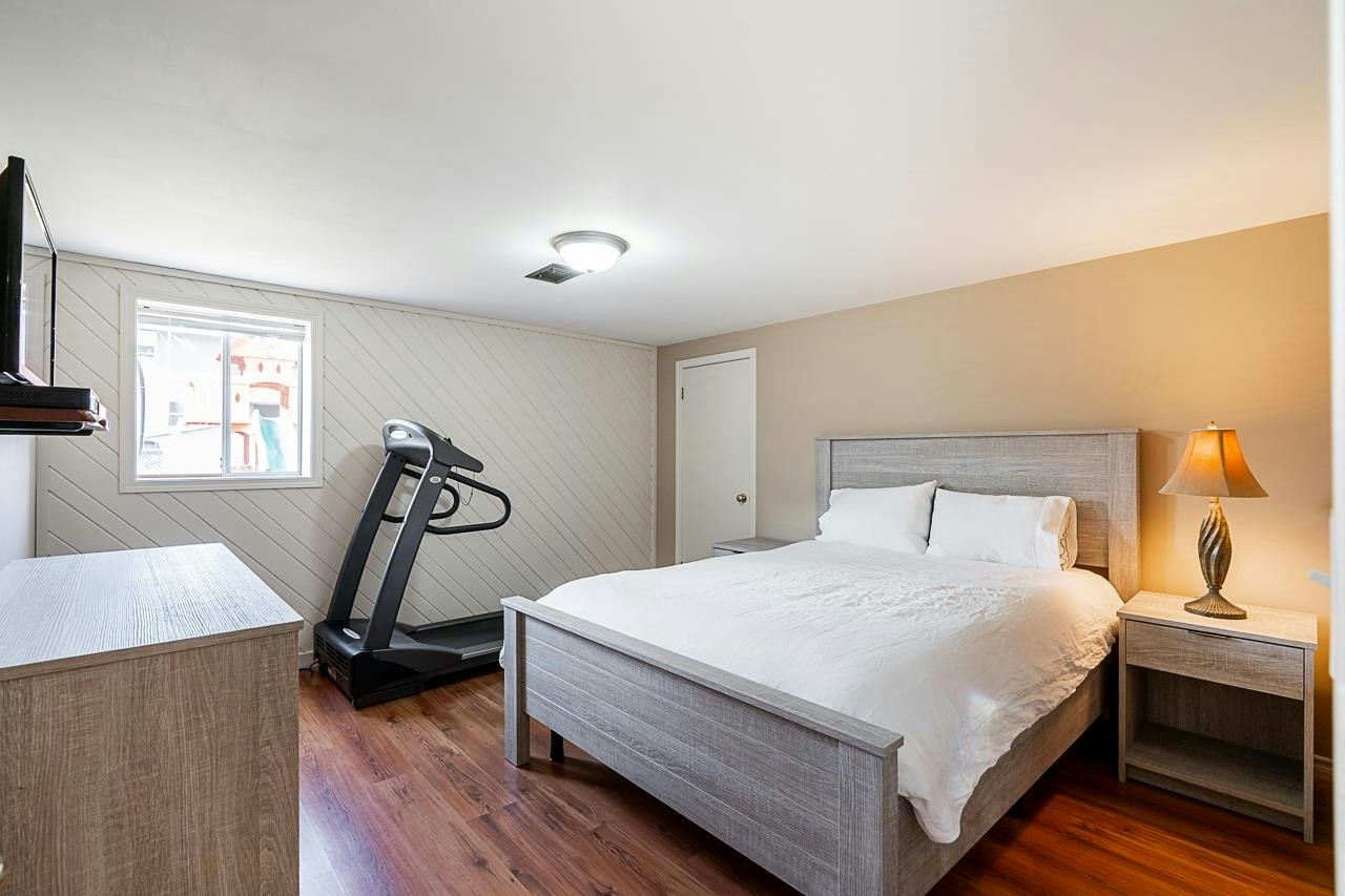 1033 Cypress Street, Surrey, BC, V4B 4H1 - 20