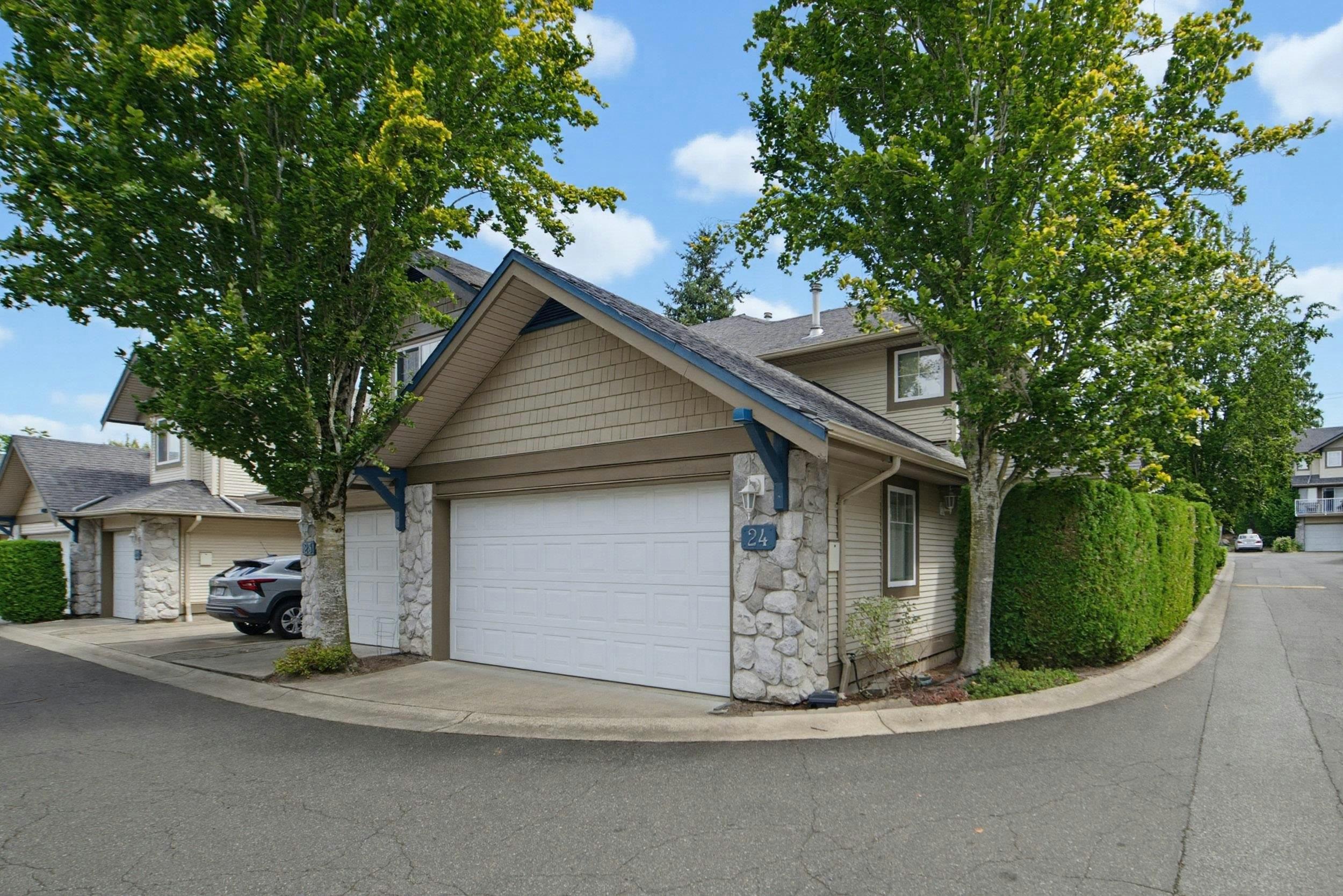 24-8888 151 Street, Surrey, BC, V3R 0Z9