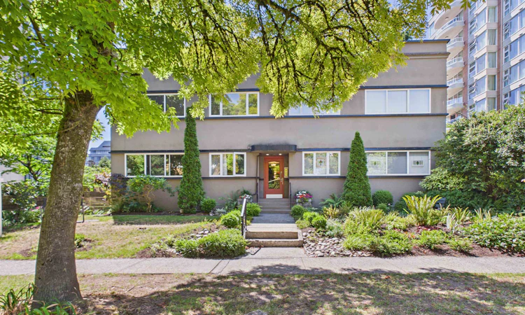 10-2296 W 39th Avenue