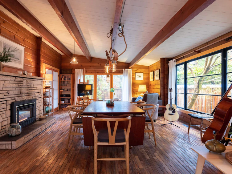 5817 Eagle Island, West Vancouver, BC, V7W 1V6