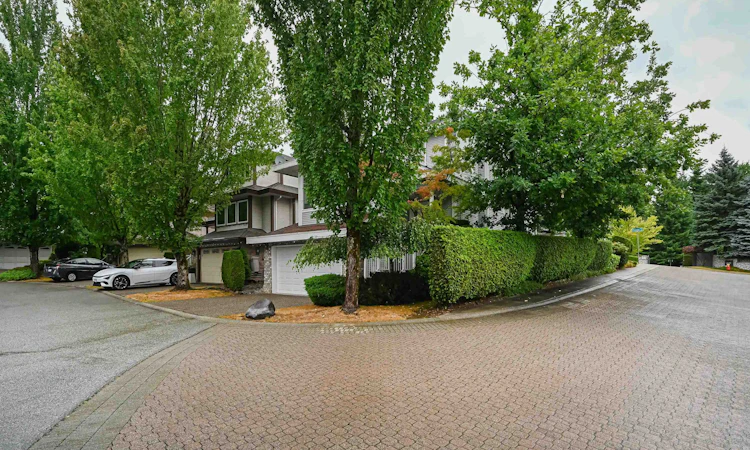 2995 Pinetree Close