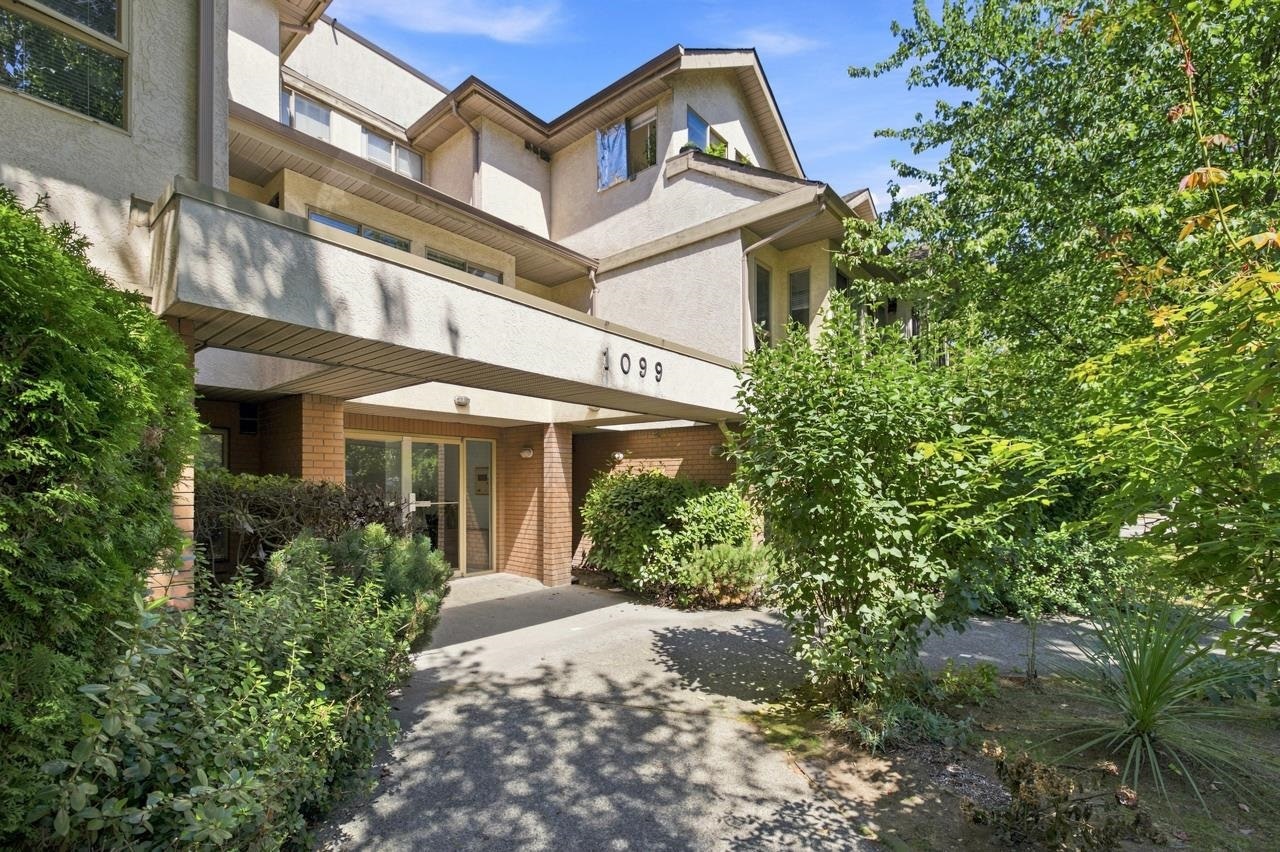 401-1099 E Broadway, Vancouver, BC, V5T 1Y5