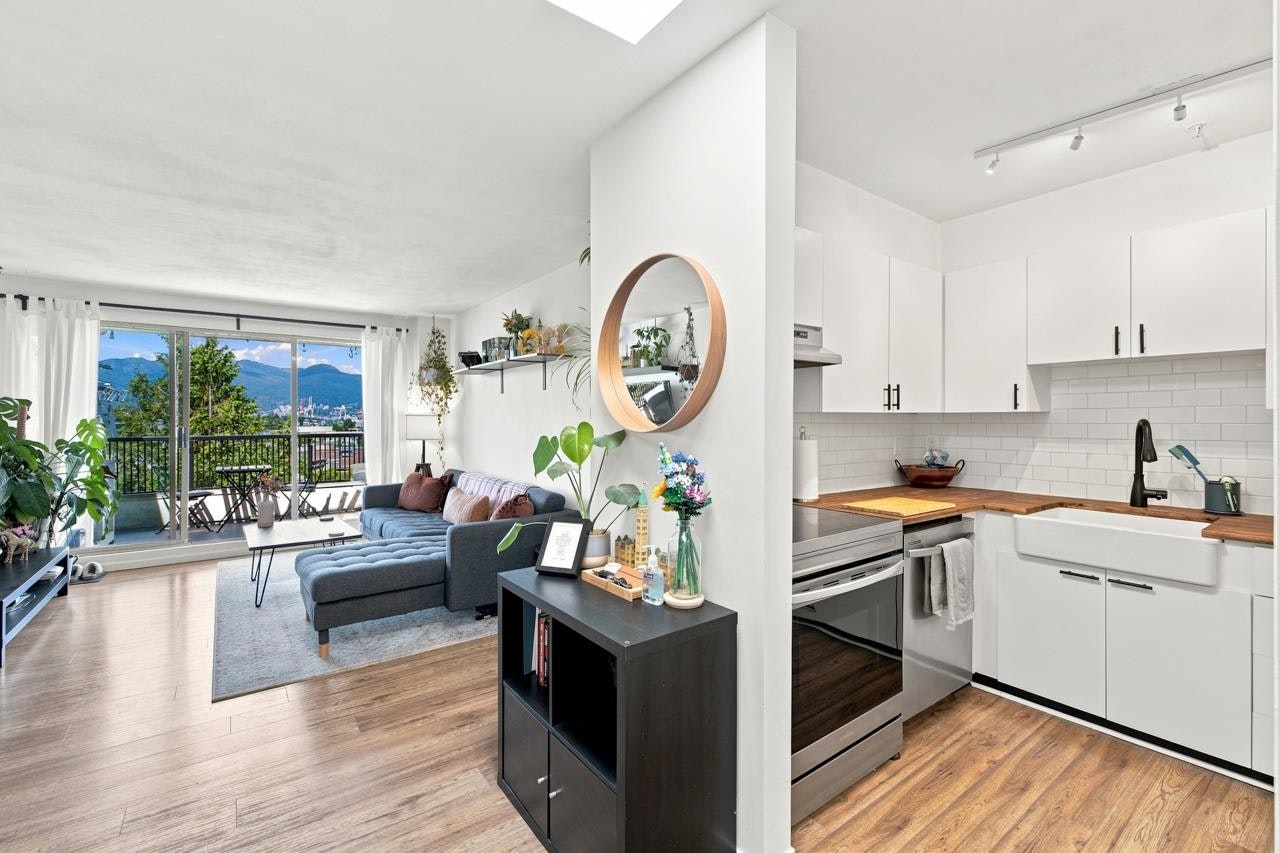 401-1099 E Broadway, Vancouver, BC, V5T 1Y5 - 9