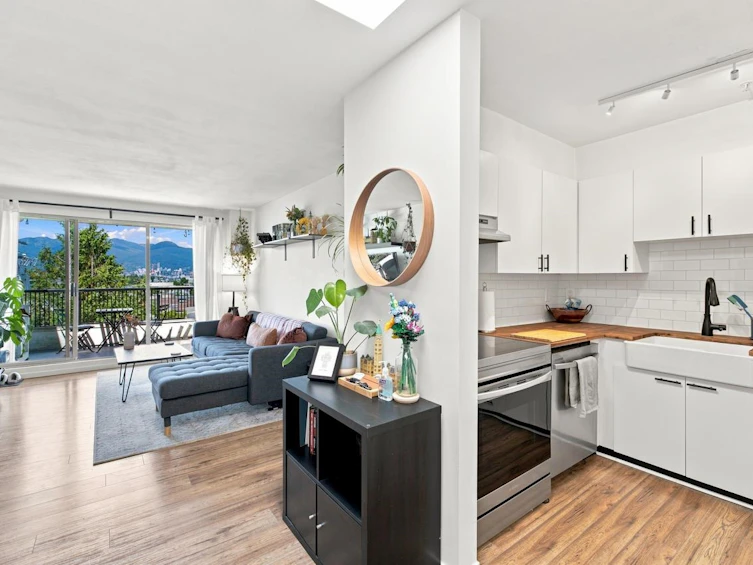 401-1099 E Broadway, Vancouver, BC, V5T 1Y5 - 9