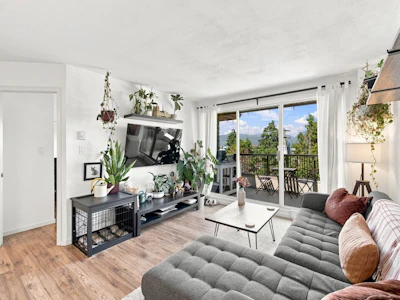 401-1099 E Broadway - 4