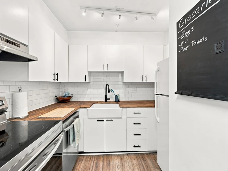 401-1099 E Broadway, Vancouver, BC, V5T 1Y5 - 10