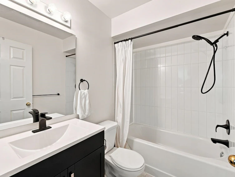 401-1099 E Broadway, Vancouver, BC, V5T 1Y5 - 13