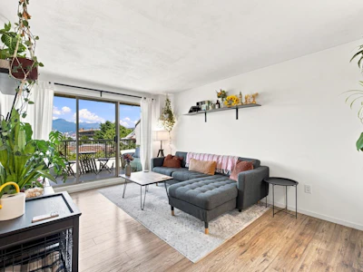 401-1099 E Broadway - 2