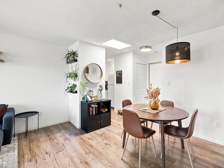 401-1099 E Broadway, Vancouver, BC, V5T 1Y5 - 8