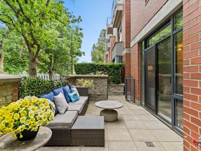 111-2688 Vine Street - 2