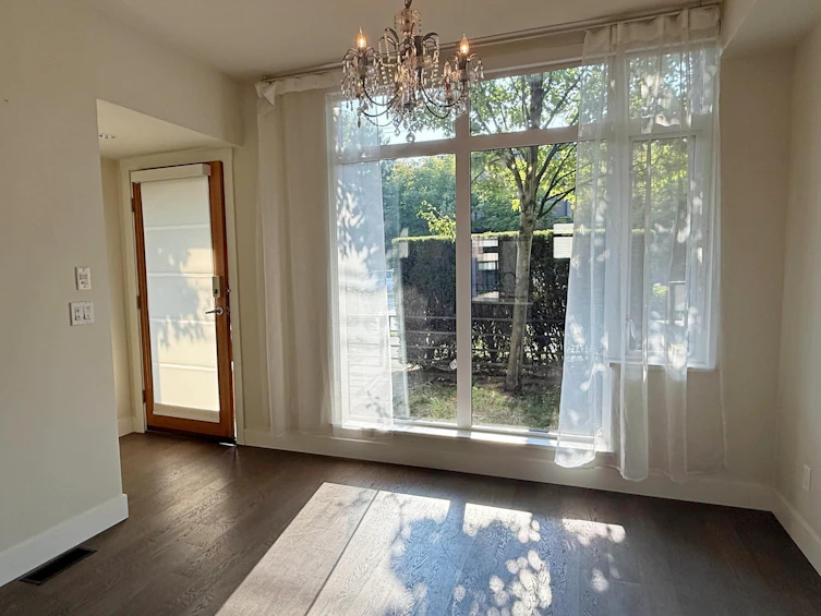 6180 Oak Street, Vancouver, BC, V6M 2W2 - 3