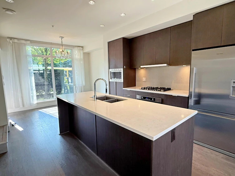 6180 Oak Street, Vancouver, BC, V6M 2W2 - 4