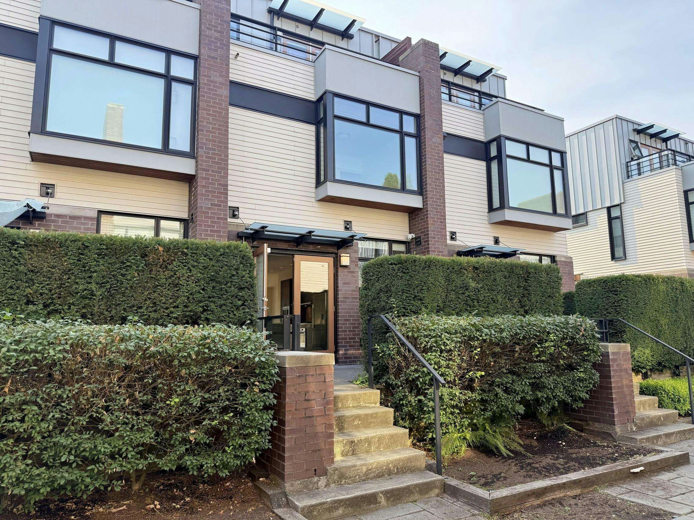 6180 Oak Street, Vancouver, BC, V6M 2W2