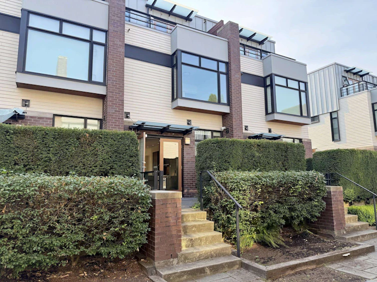 6180 Oak Street, Vancouver, BC, V6M 2W2