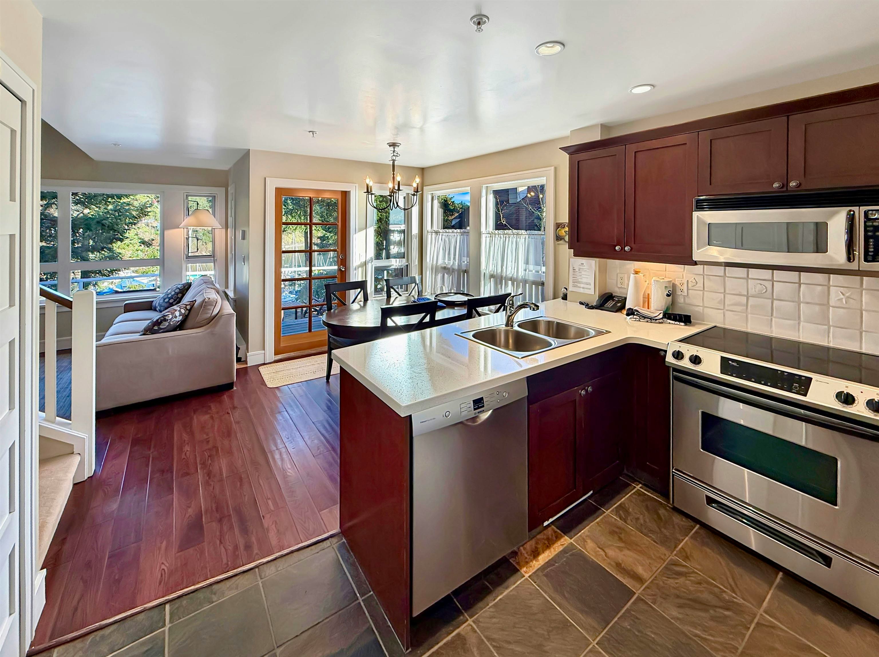 13A-2315 Mackinnon Road - 4