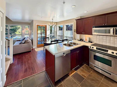 13A-2315 Mackinnon Road - 4