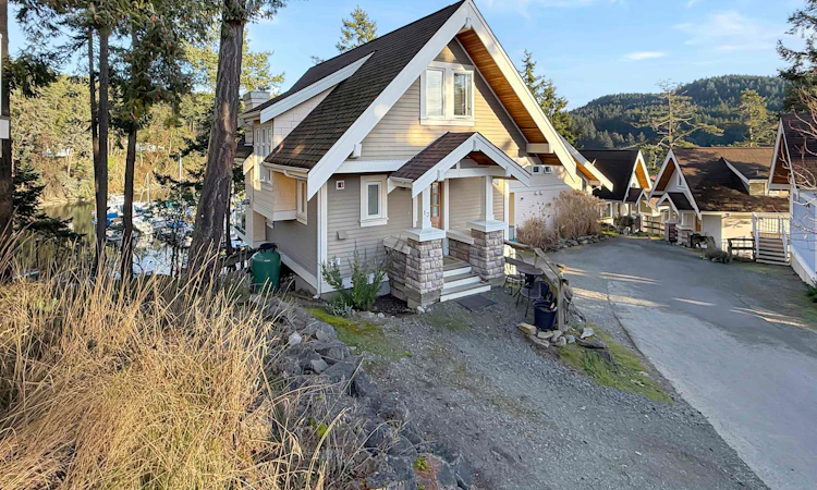 13A-2315 Mackinnon Road