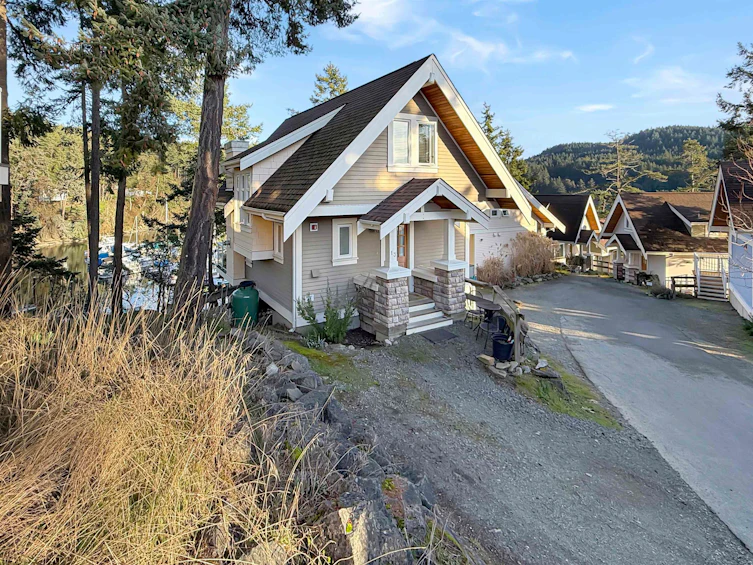 13A-2315 Mackinnon Road, Pender Island, BC, V0N 2M1