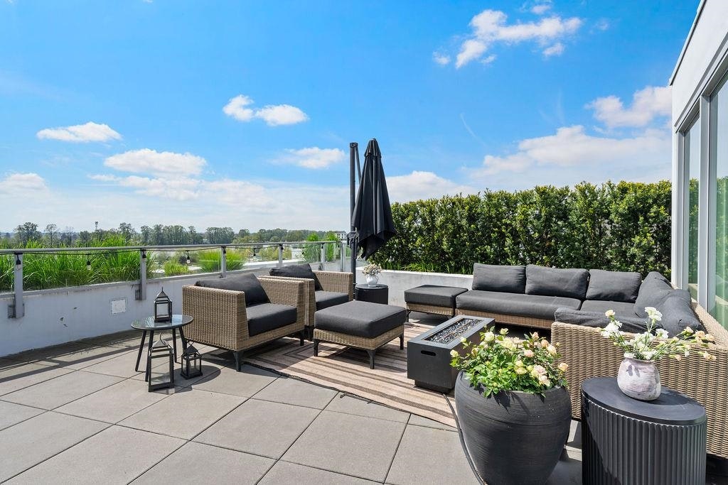 607-3438 Sawmill Crescent, Vancouver, BC, V5S 0E3