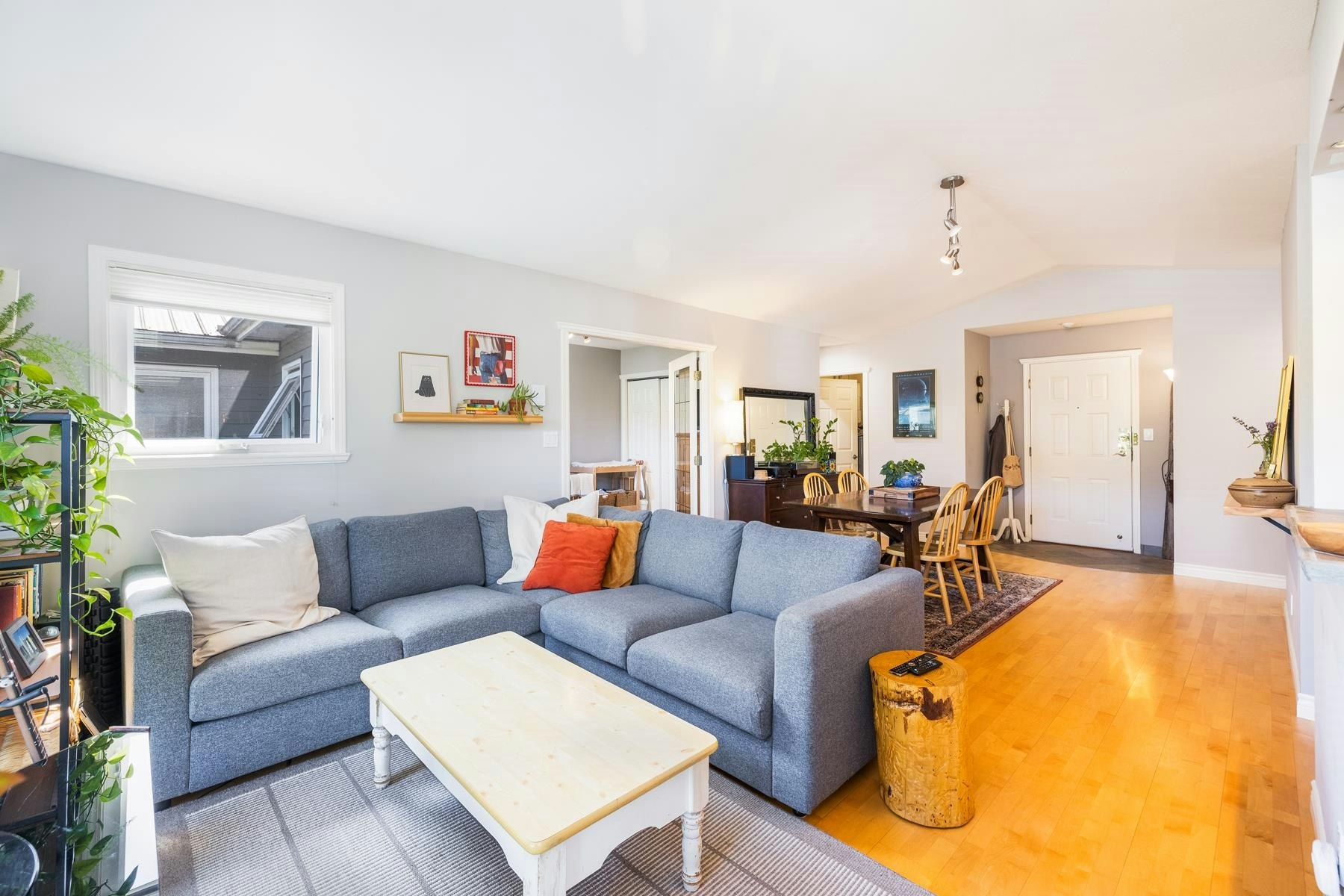 303-1528 Bowser Avenue, North Vancouver, BC, V7P 2Y3 - 2