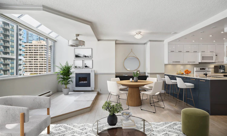 702-1270 Robson Street
