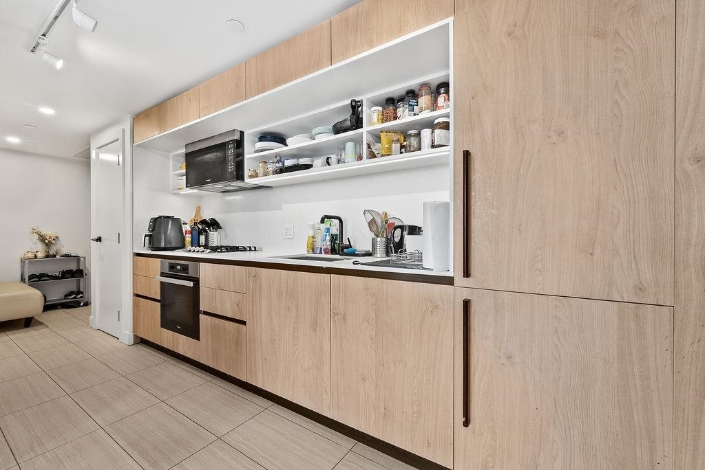 2504-5058 Joyce Street, Vancouver, BC, V5R 0J9 - 2