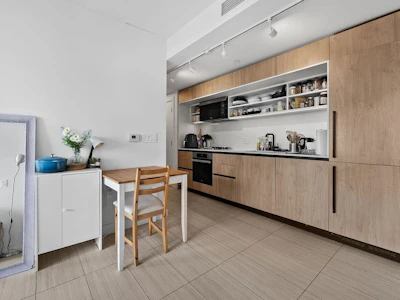 2504-5058 Joyce Street - 4