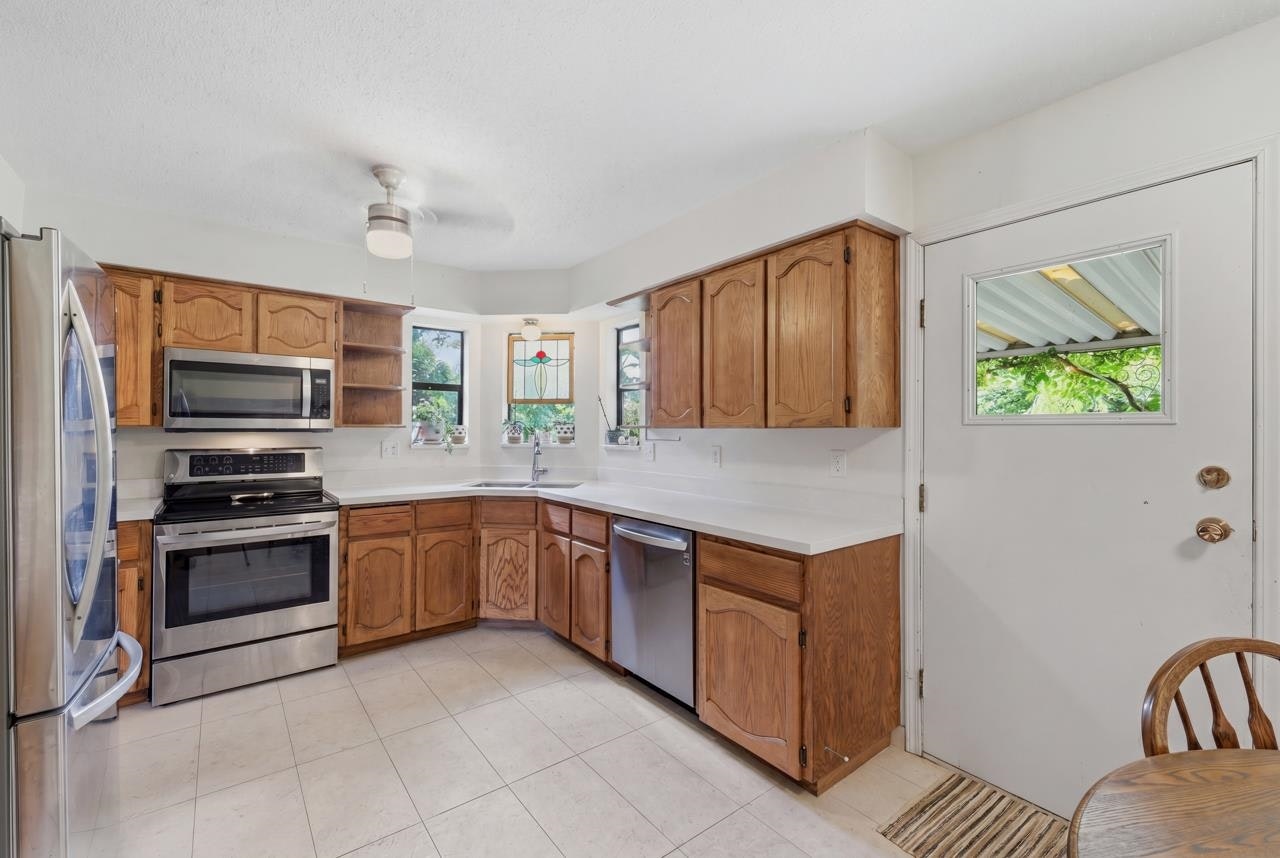 2161 153a Street, Surrey, BC, V4A 5Y1 - 9