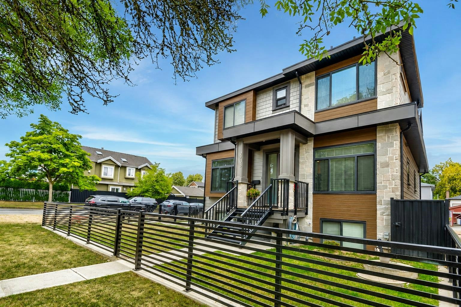 2705 Waverley Avenue, Vancouver, BC, V5S 1E9