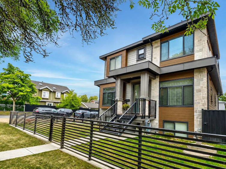2705 Waverley Avenue, Vancouver, BC, V5S 1E9