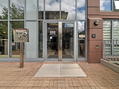 101-850 Royal Avenue - 2