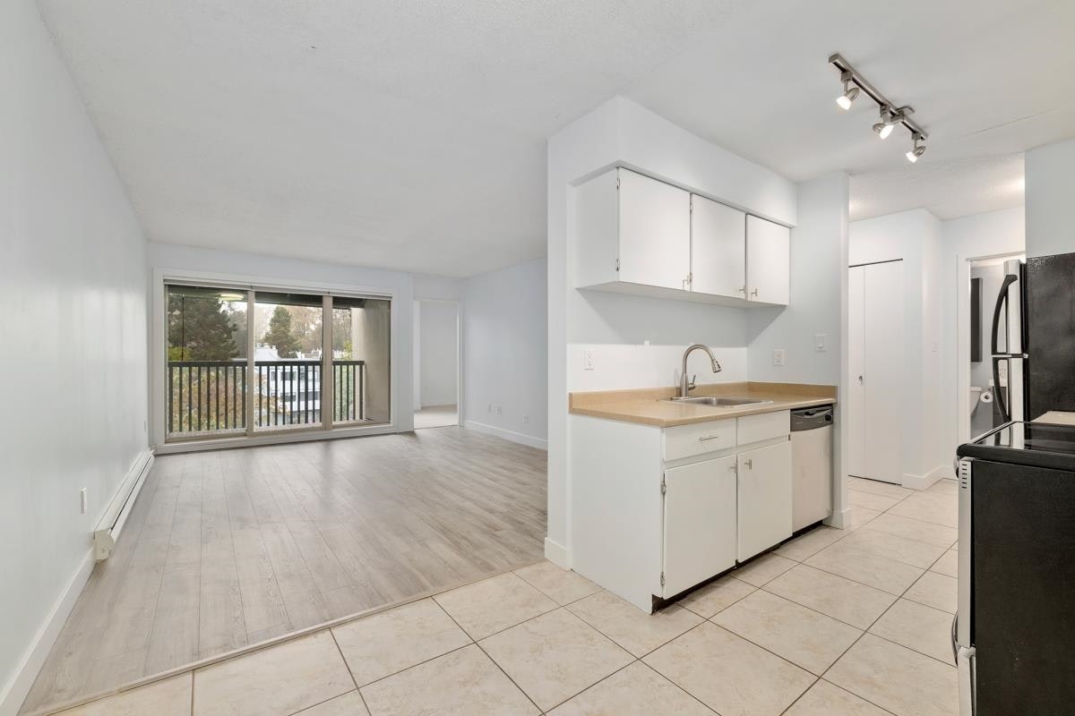 407-9857 Manchester Drive, Burnaby, BC, V3N 4P6