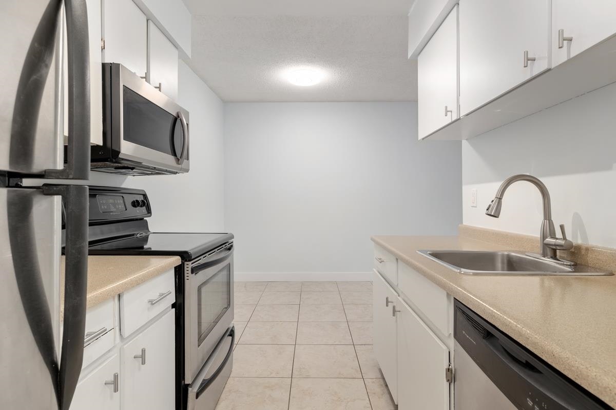 407-9857 Manchester Drive, Burnaby, BC, V3N 4P6 - 8
