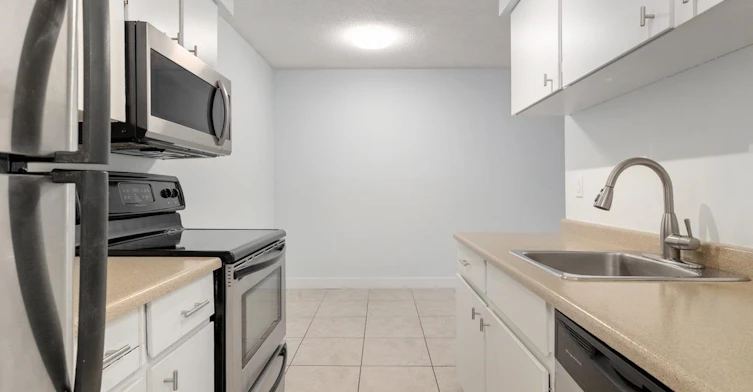 407-9857 Manchester Drive, Burnaby, BC, V3N 4P6 - 8