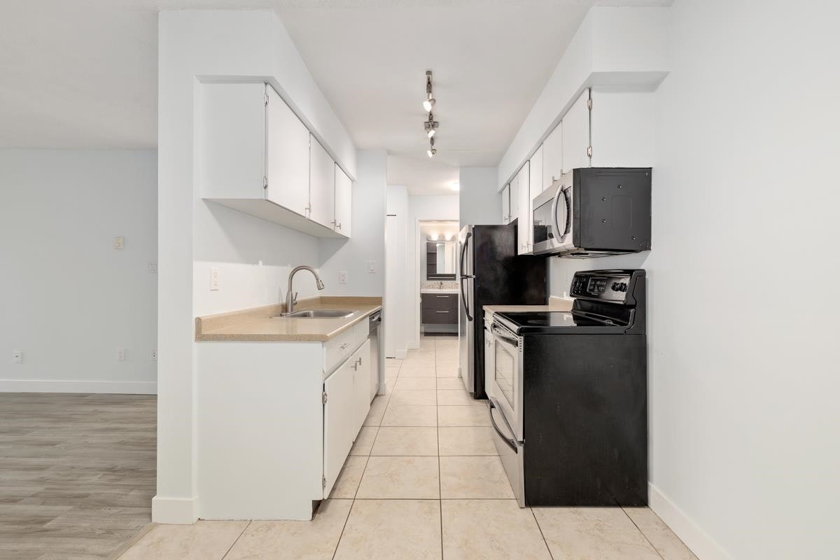 407-9857 Manchester Drive, Burnaby, BC, V3N 4P6 - 6
