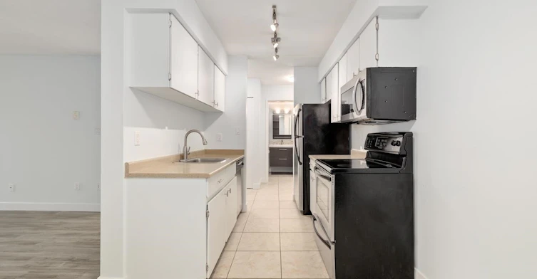 407-9857 Manchester Drive, Burnaby, BC, V3N 4P6 - 6