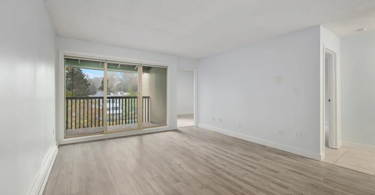407-9857 Manchester Drive, Burnaby, BC, V3N 4P6 - 2