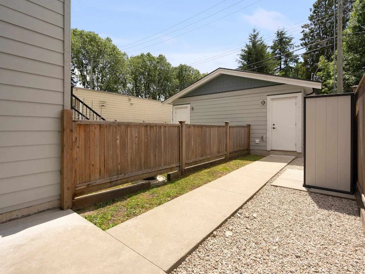 2196 E 19th Avenue, Vancouver, BC, V5N 2J6 - 21