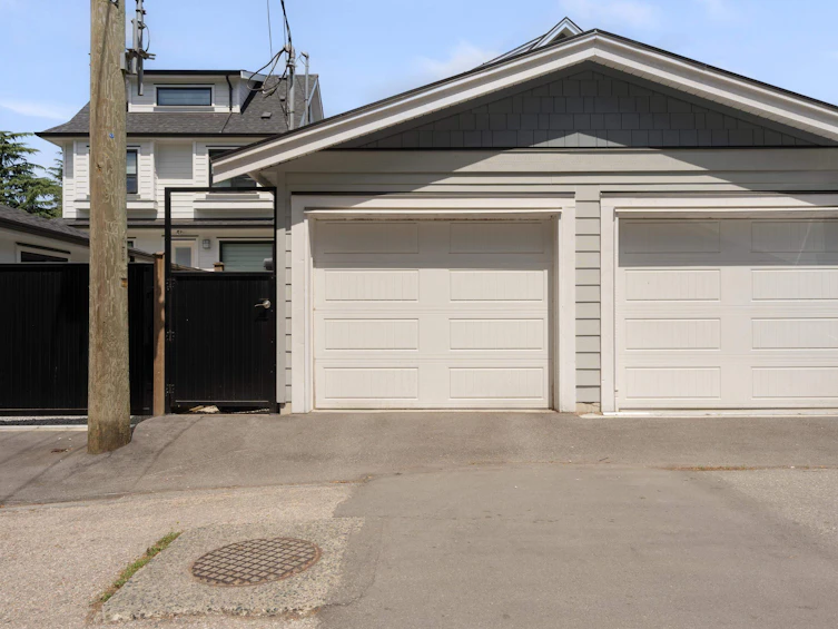2196 E 19th Avenue, Vancouver, BC, V5N 2J6 - 23