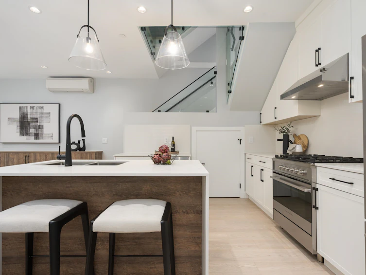 2196 E 19th Avenue, Vancouver, BC, V5N 2J6 - 4