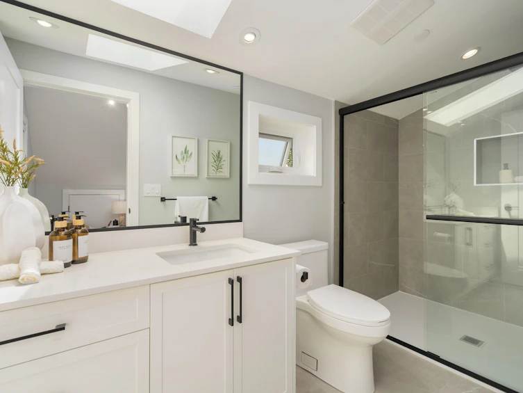 2196 E 19th Avenue, Vancouver, BC, V5N 2J6 - 18